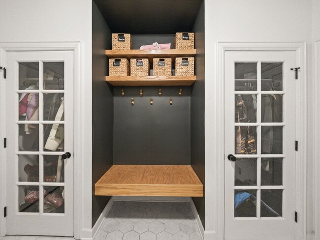 Building Photo - 3250 Chestnut Run Dr