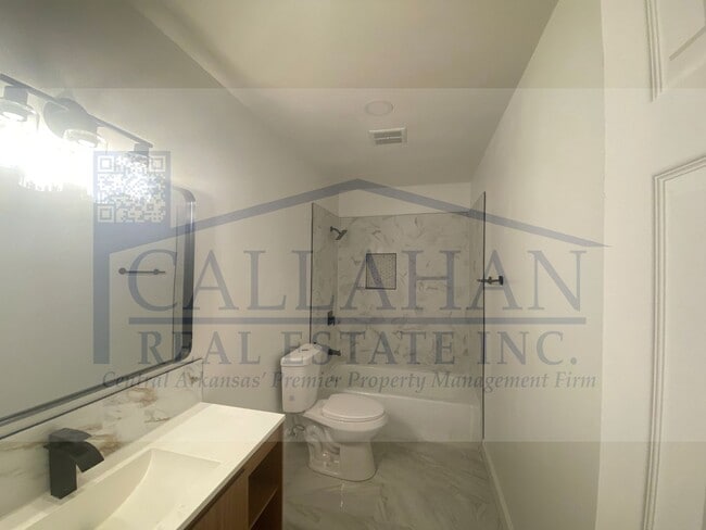 Building Photo - Southwest LR 4 Bedroom Home