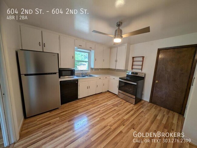 Building Photo - 604 2nd St