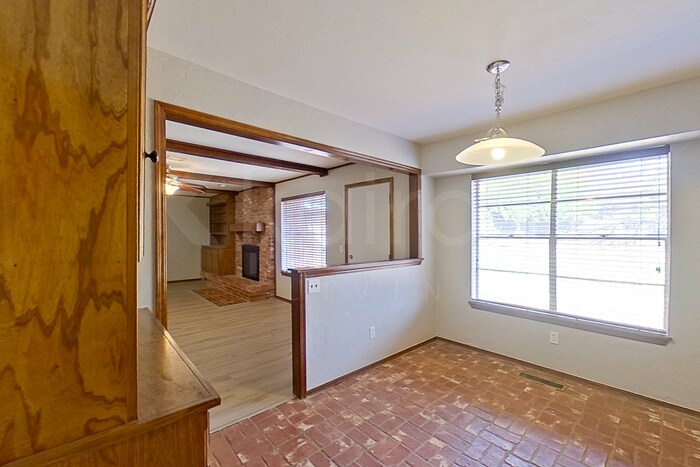Building Photo - 1205 Mockingbird Ln