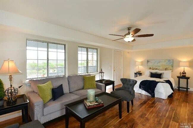 Building Photo - Beautiful 2 Bedrooms Plus Office, 3 Bathro...