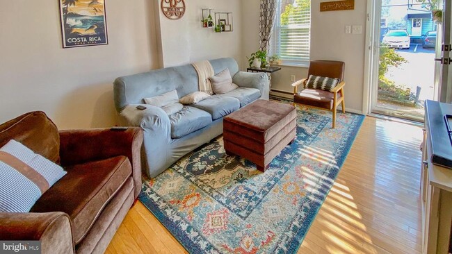 Building Photo - 4 W 1st Ave