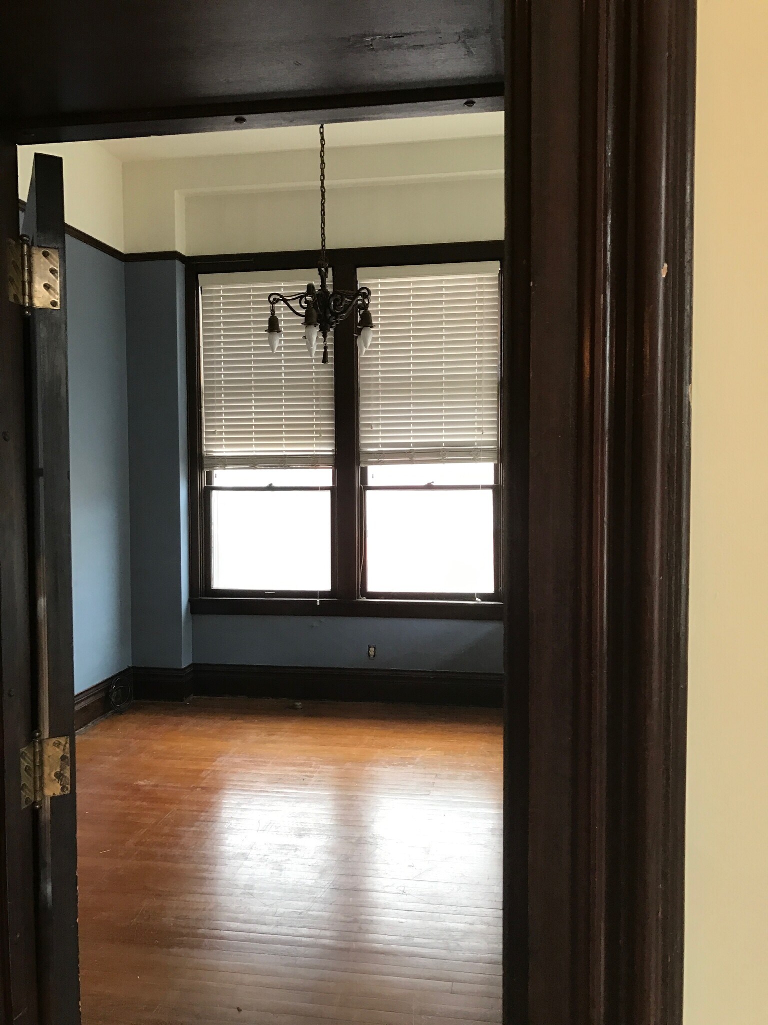 sunroom apt6 - 1182 Locust St