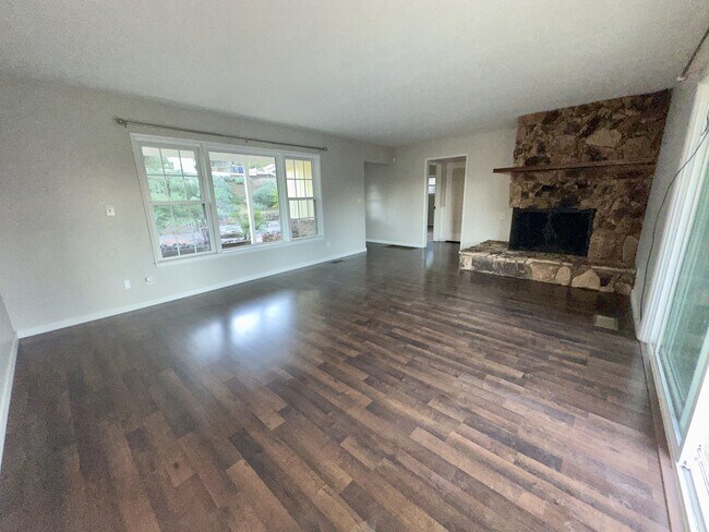 Building Photo - 9071 Paradise Park Dr