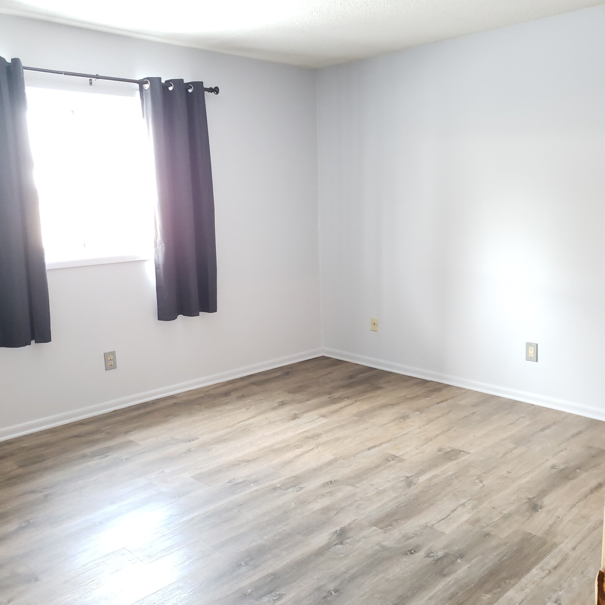 Bedroom - 9533 University Ave