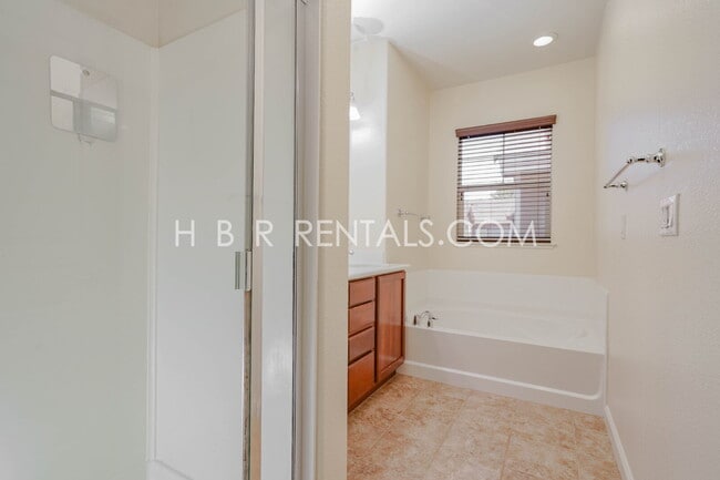 Building Photo - Cambridge Place - Charming 3-Bedroom with ...
