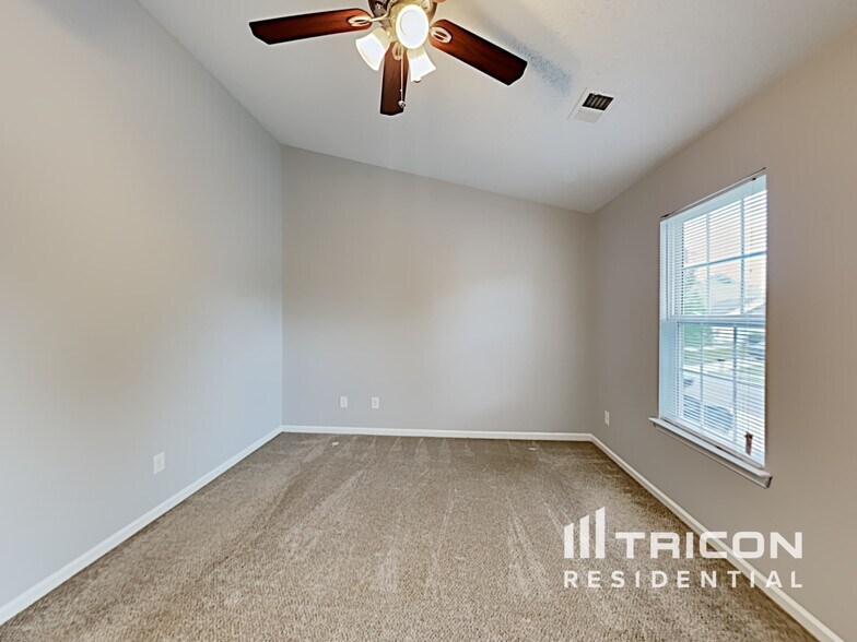 Building Photo - 401 Peachtree Rd