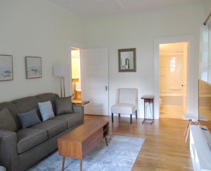 Building Photo - 38 Berkley, B