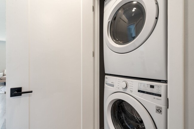 Building Photo - 457 W Broadway