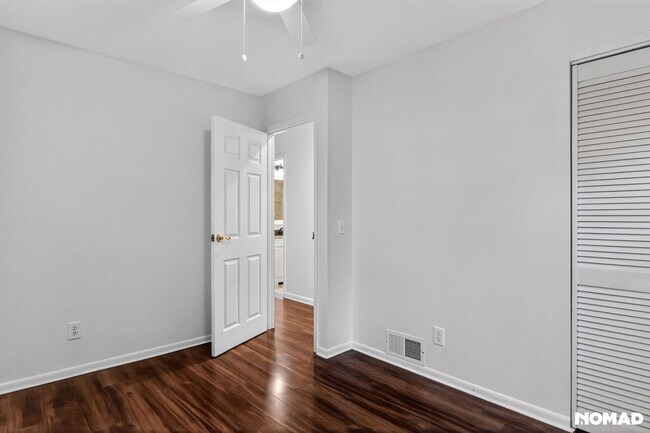 Building Photo - 215 N Pine St