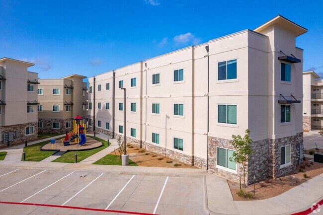 Building Photo - Modern Comfort in the Heart of Ennis