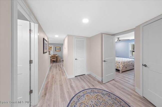 Building Photo - 7801 Ridgewood Ave