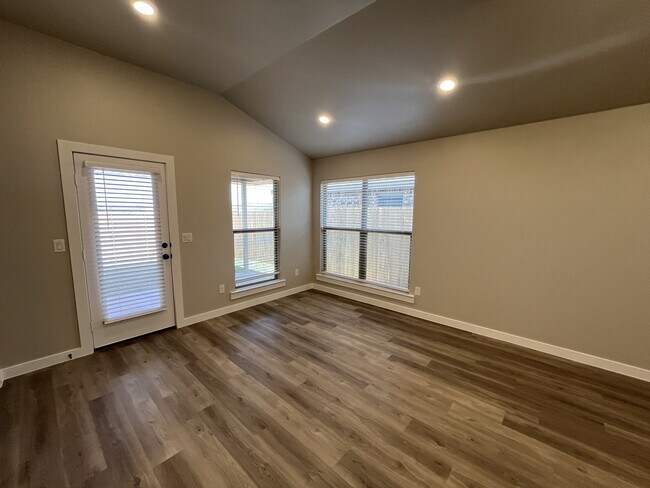 Building Photo - 1301 Ross Ave