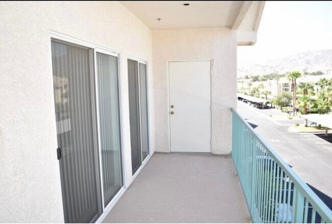 Building Photo - 3550 Bay Sands Dr