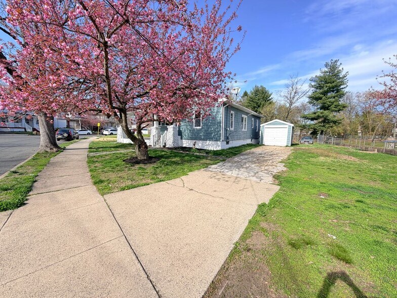 Building Photo - 8 Joan Terrace