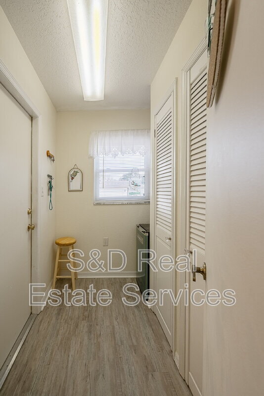 Building Photo - 6042 Seagull Ln