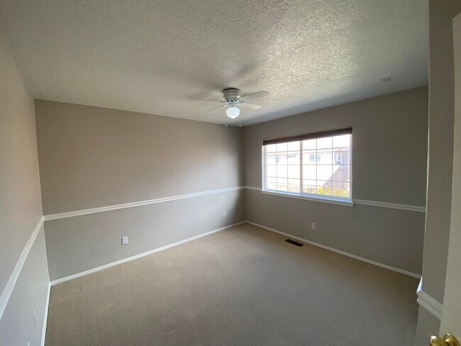 Building Photo - 7305 Peregrine Rd NE