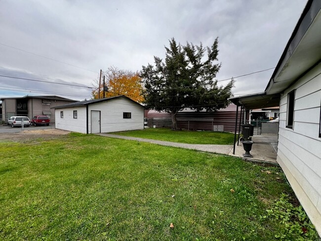 Building Photo - Non-Refundable & Security Deposit Total: $...