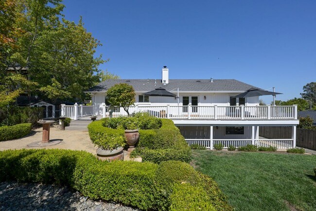 Building Photo - 5 Santa Victoria Ct