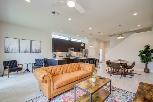 Building Photo - 4914 Noble St