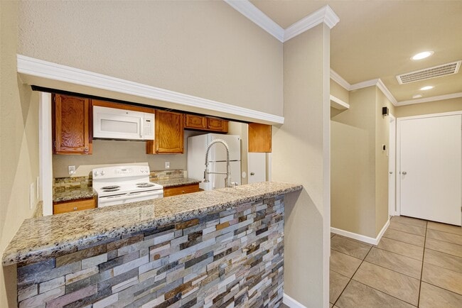 Building Photo - 10244 Bridgeland Ln