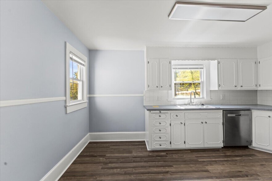 Building Photo - 10060 Central Dr