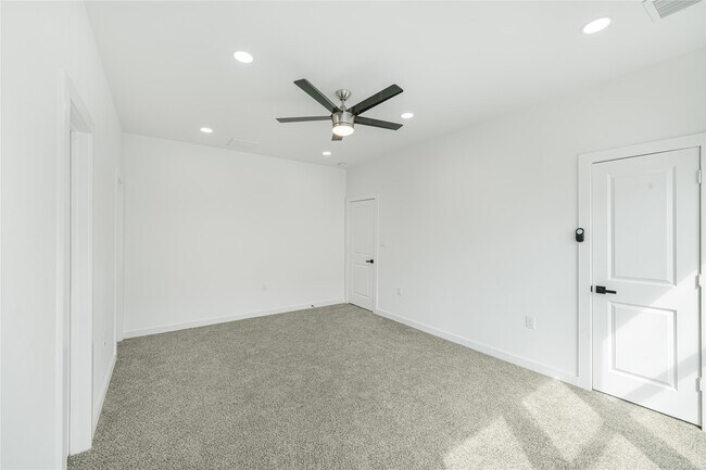 Building Photo - 6809 Fairway Dr