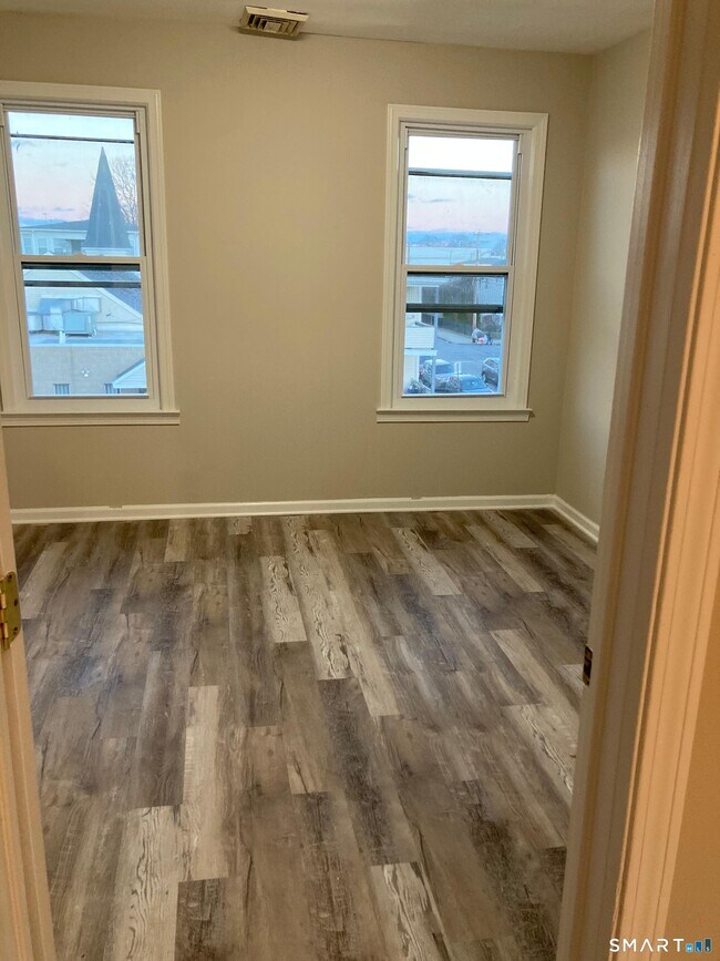 Building Photo - 235 Deacon St