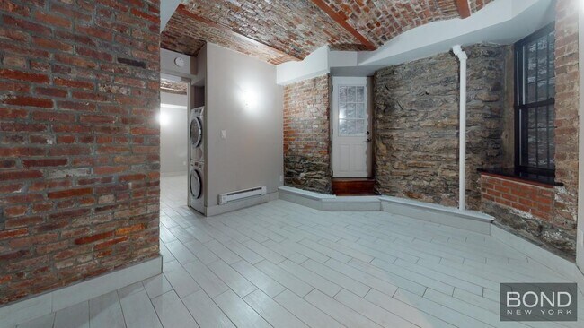 Primary Photo - 336 E 18th St