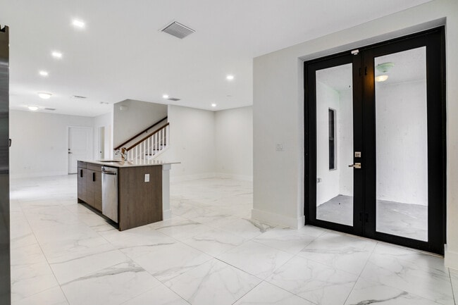 Building Photo - 352 Bella Sol Way