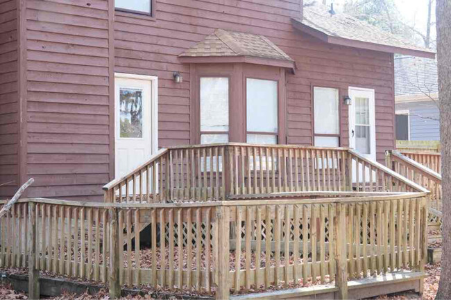 Building Photo - 3920 Foster Dr