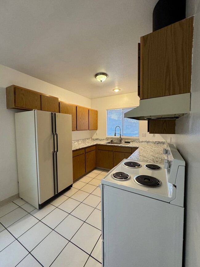 Building Photo - Charming 2 Bed, 1 Bath Close to Downtown G...