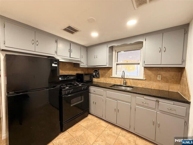 Building Photo - 12 Farview Terrace