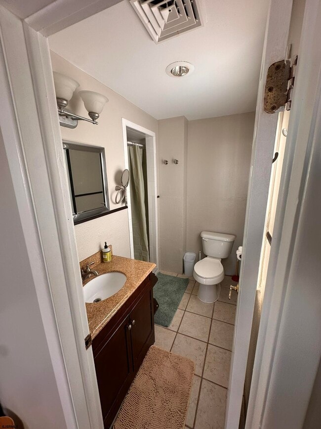 Building Photo - 611 N Delavan Ave