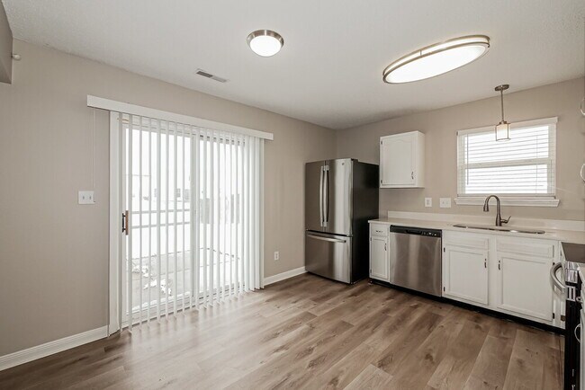 Building Photo - 8039 Corktree Dr