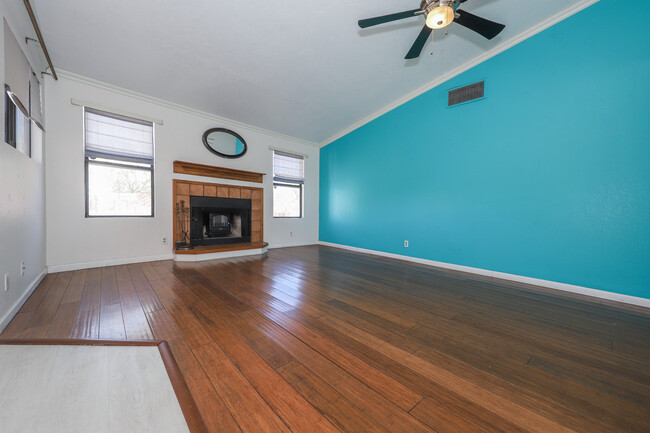 Building Photo - 10281 E Foxmoor Dr