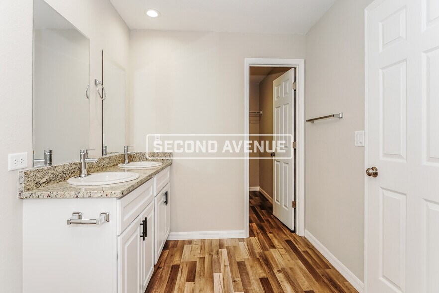 Building Photo - 825 Marion Oaks Manor