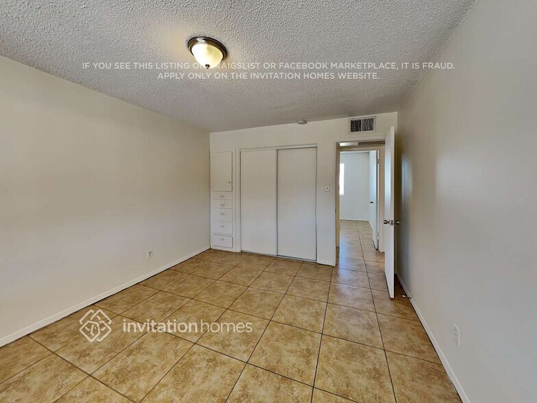 Building Photo - 6213 W Claremont St