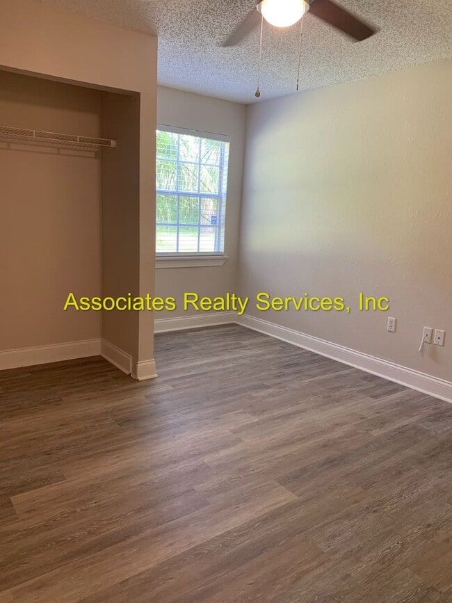 Building Photo - 3 bedroom home in Windsor Park!  Move in early August!