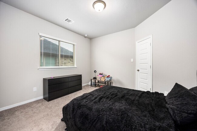 Building Photo - 17535 White Baneberry Dr