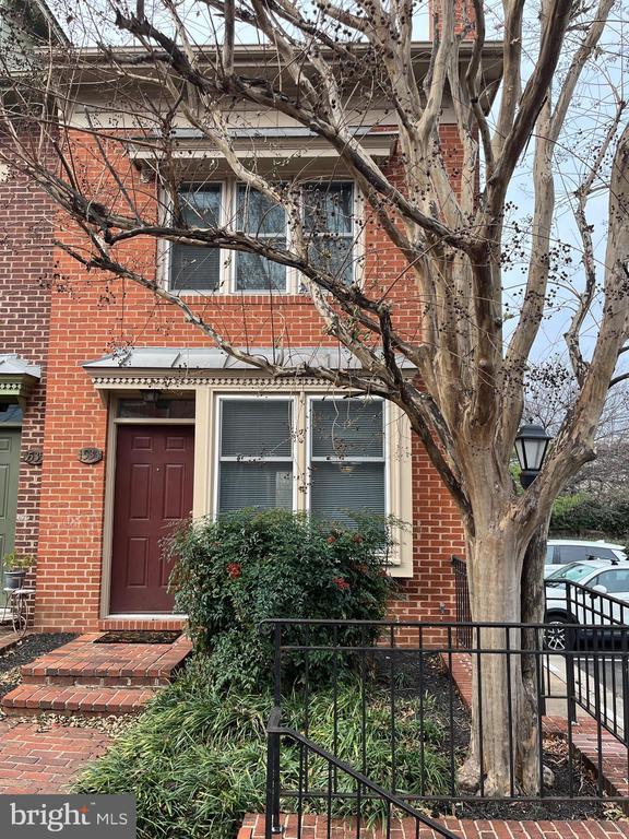 Building Photo - 1533 Oronoco St