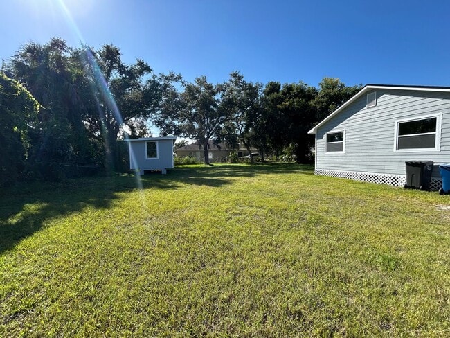Building Photo - Charming & Completely Remodeled 3-Bedroom ...