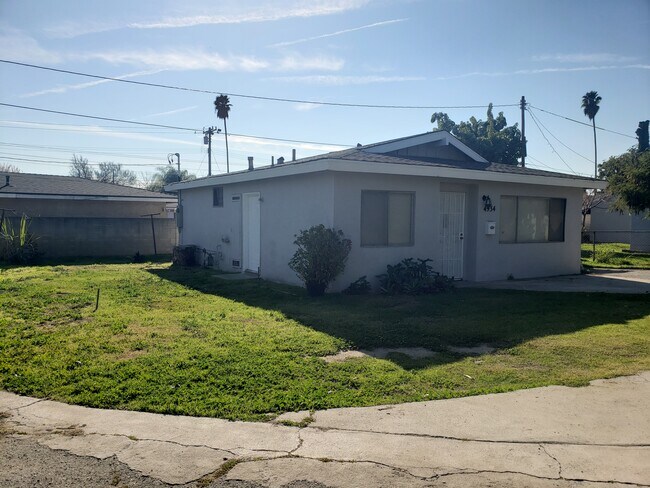 Building Photo - 4934 Acacia St