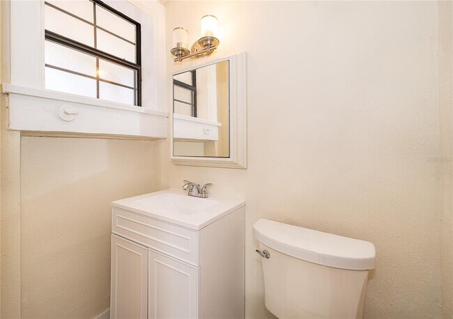 Building Photo - 601 Delaney Park Dr