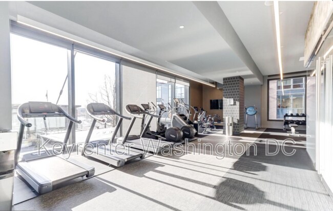 Building Photo - 45 Sutton Square SW