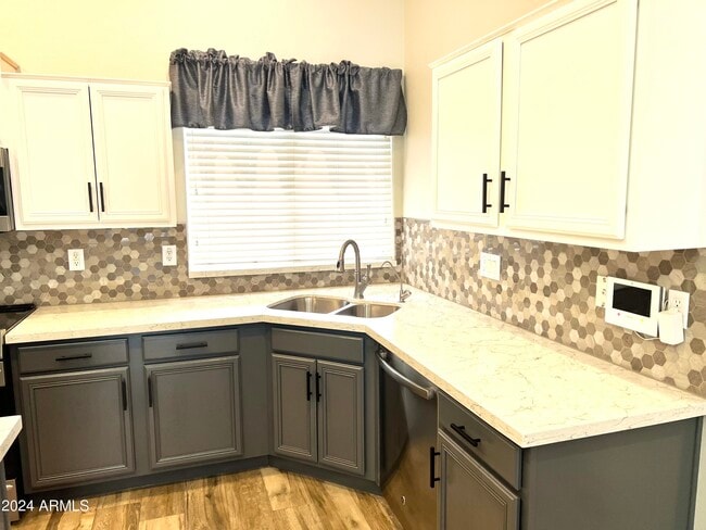 Building Photo - 3464 E Thornton Ave