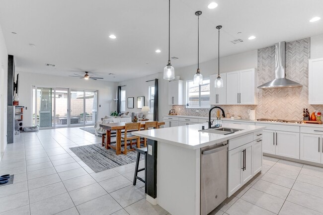 Building Photo - Charming Single-Story in Cadence with Fireplace & Entertainer’s Backyard!