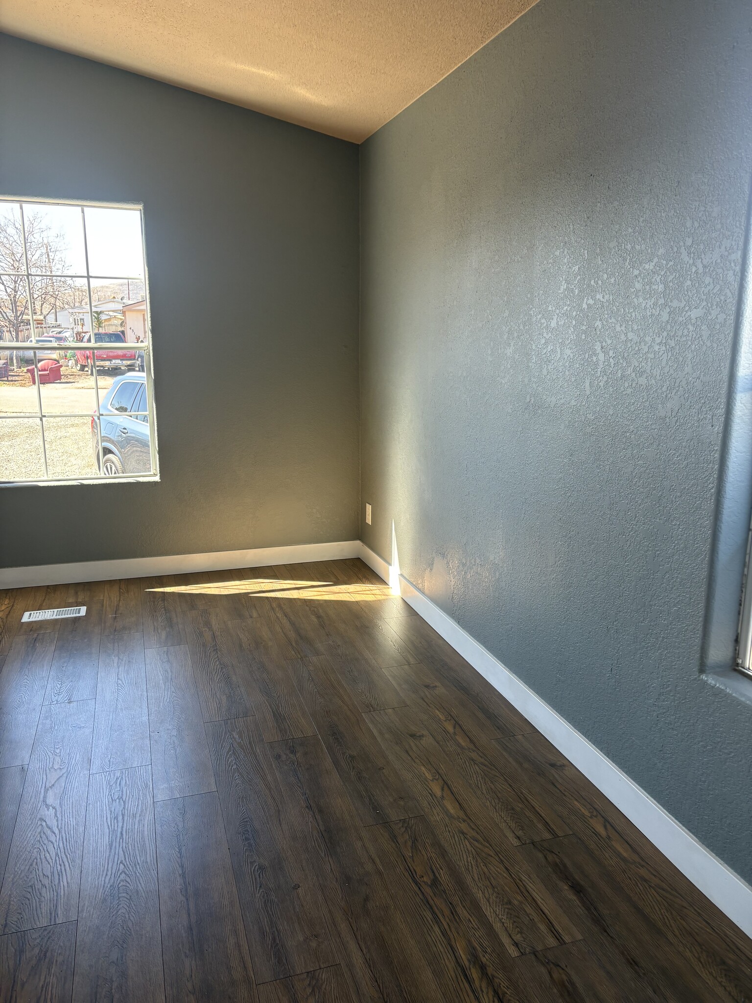 Building Photo - 4321 N Mobile Cir E