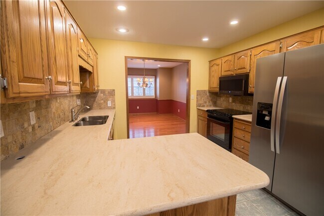 Building Photo - 903 Red Fox Cir