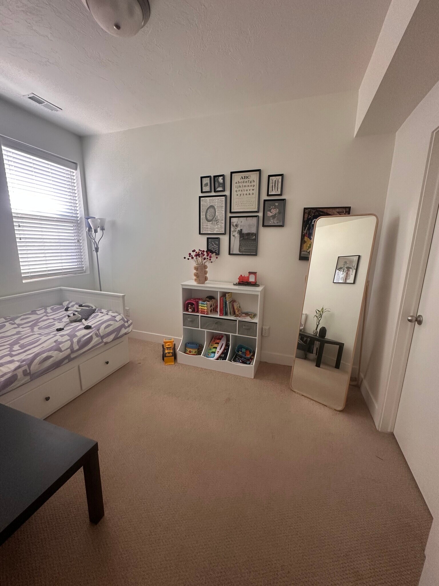 Building Photo - 1037 W Rooftop Dr